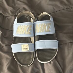 Nike Women’s Blue Sandals